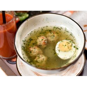 Куриный бульон с фрикадельками и пастой птитим