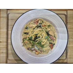 Паста с копченым цыпленком с томатами и сливочным сыром